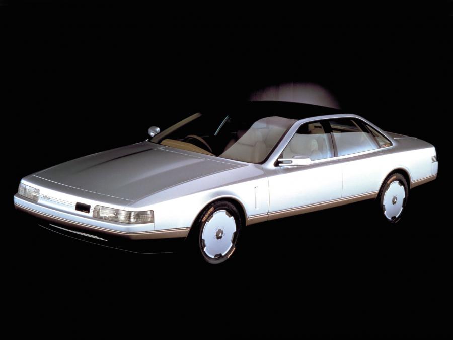  Nissan CUE-X Concept 1985 года  (фото 1 из 11)